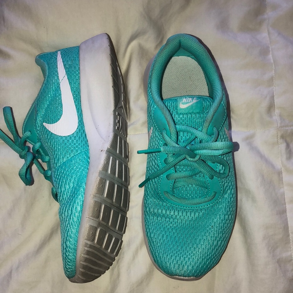 nike turquoise athletic shoes